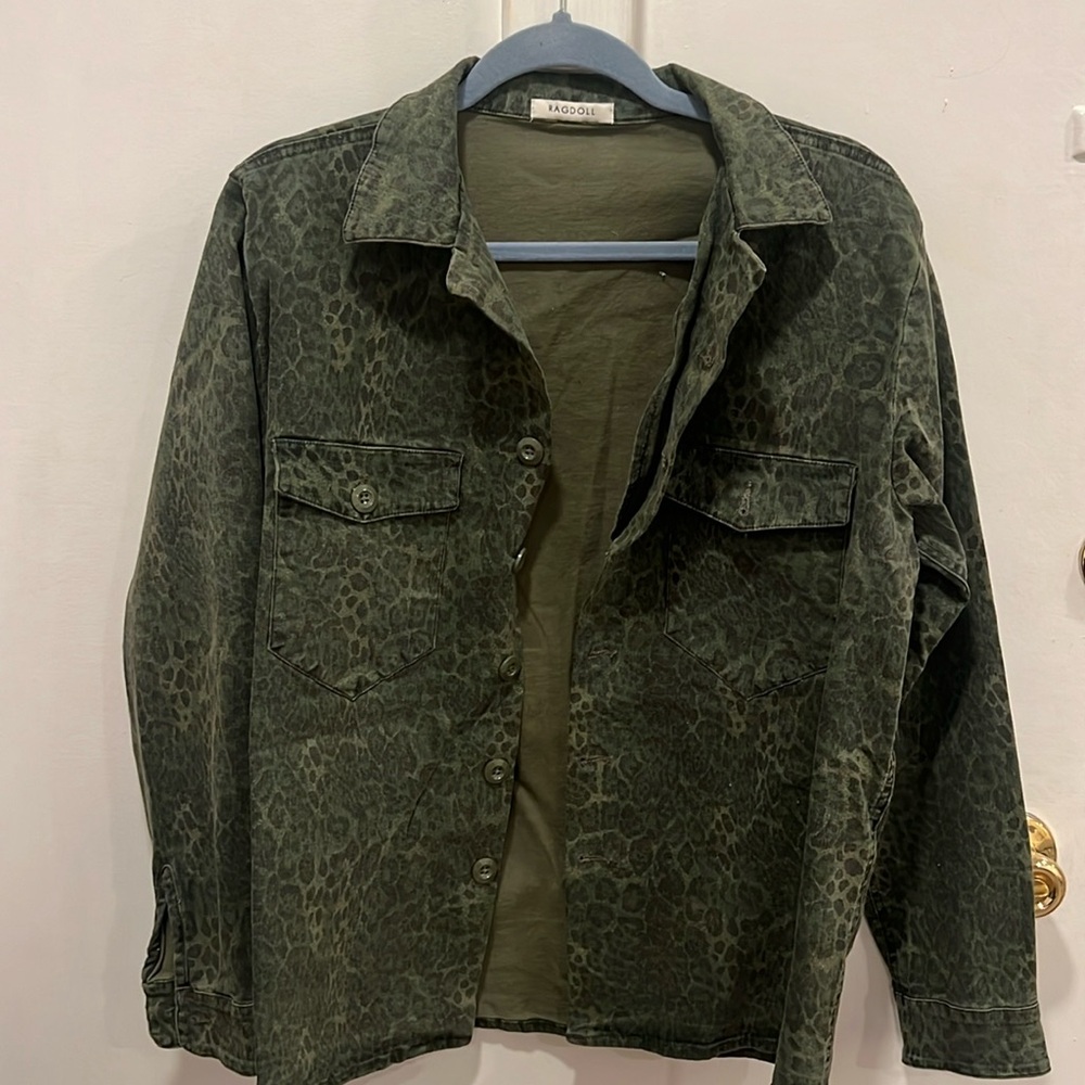 ragdoll la denim jacket green leopard print size small. worn once.